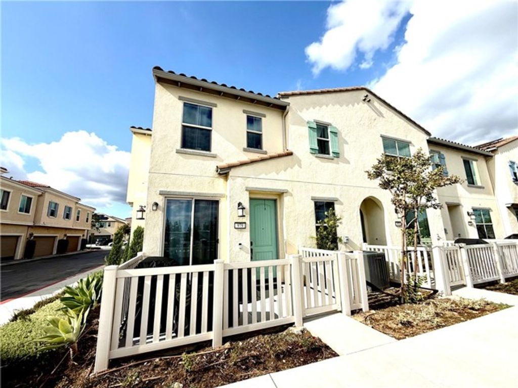 979 W Clover, Rialto, CA 92376