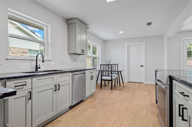 6114 Valkeith Drive, Houston, TX 77096