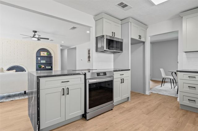 6114 Valkeith Drive, Houston, TX 77096