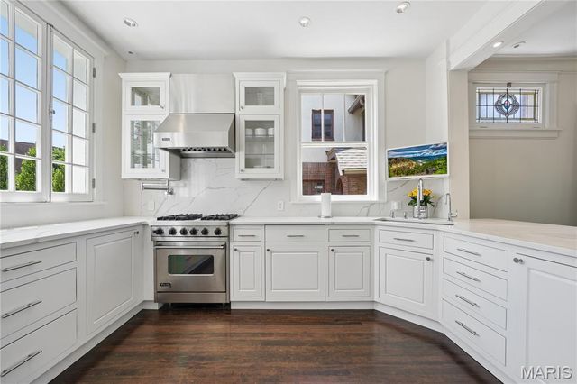 30 Arundel Place, Clayton, MO 63105