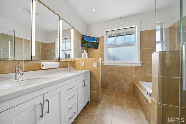 30 Arundel Place, Clayton, MO 63105