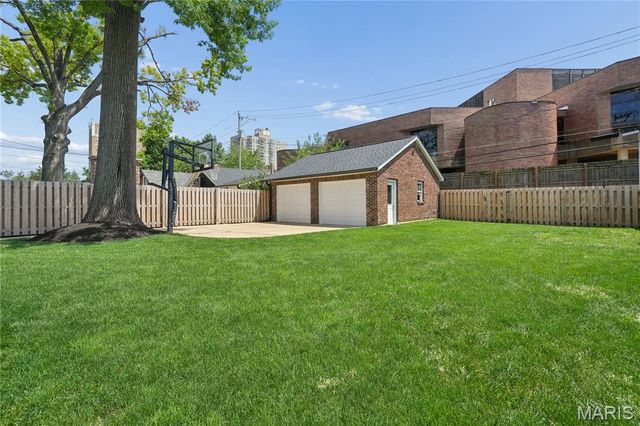 30 Arundel Place, Clayton, MO 63105
