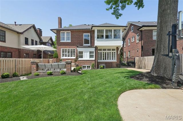 30 Arundel Place, Clayton, MO 63105