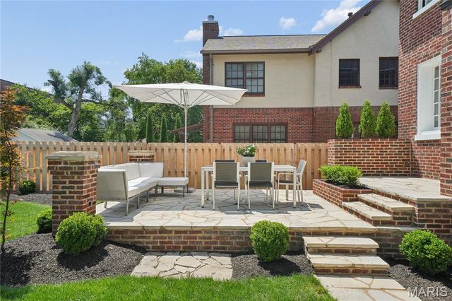 30 Arundel Place, Clayton, MO 63105