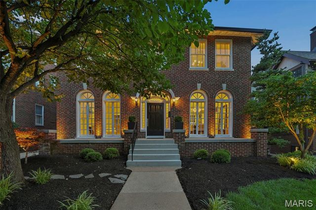 30 Arundel Place, Clayton, MO 63105