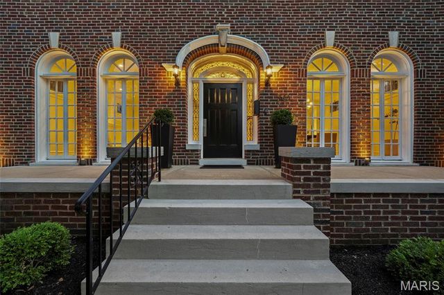 30 Arundel Place, Clayton, MO 63105