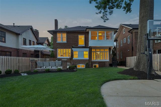 30 Arundel Place, Clayton, MO 63105