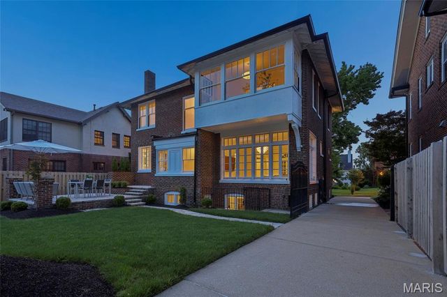 30 Arundel Place, Clayton, MO 63105