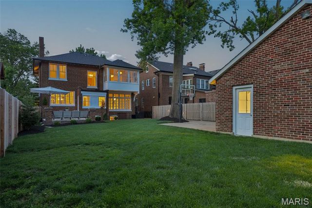 30 Arundel Place, Clayton, MO 63105