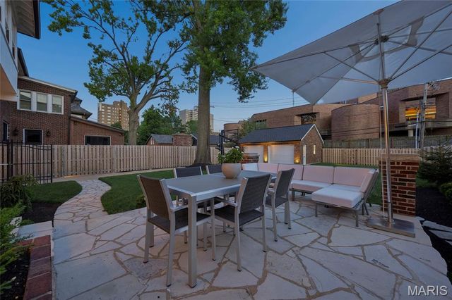 30 Arundel Place, Clayton, MO 63105