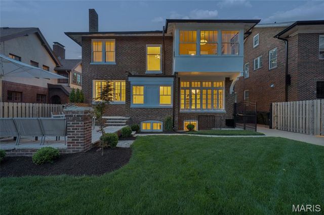 30 Arundel Place, Clayton, MO 63105