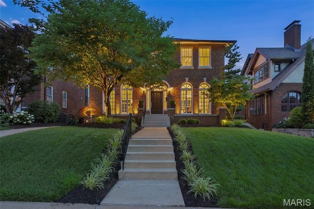 30 Arundel Place, Clayton, MO 63105