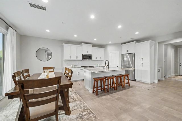 4682 Loftwood Road, Madera, CA 93636