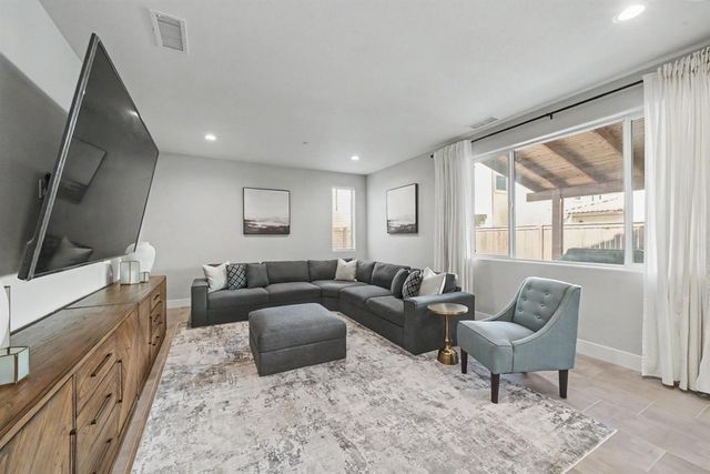 4682 Loftwood Road, Madera, CA 93636
