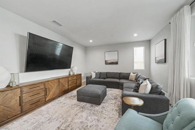4682 Loftwood Road, Madera, CA 93636
