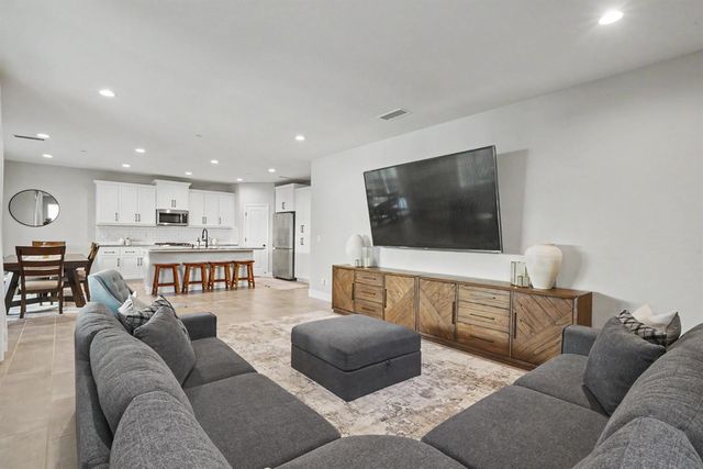 4682 Loftwood Road, Madera, CA 93636