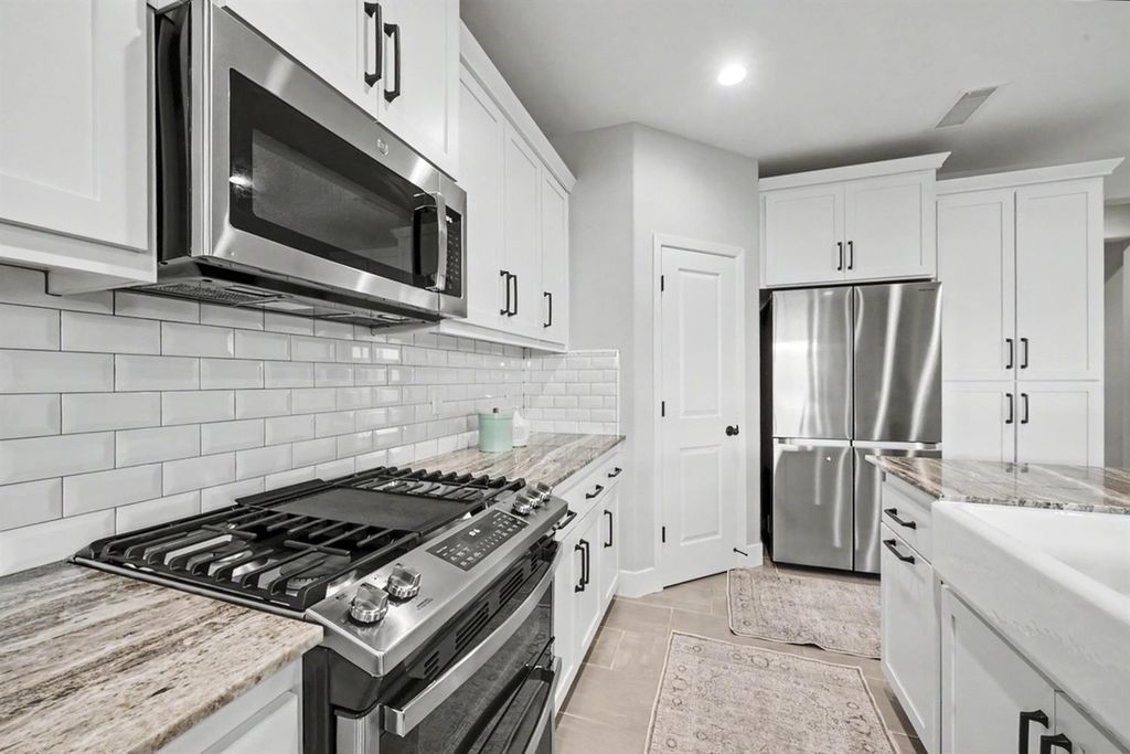 Image 15 of property listing at 4682 Loftwood Road, Madera, CA 93636