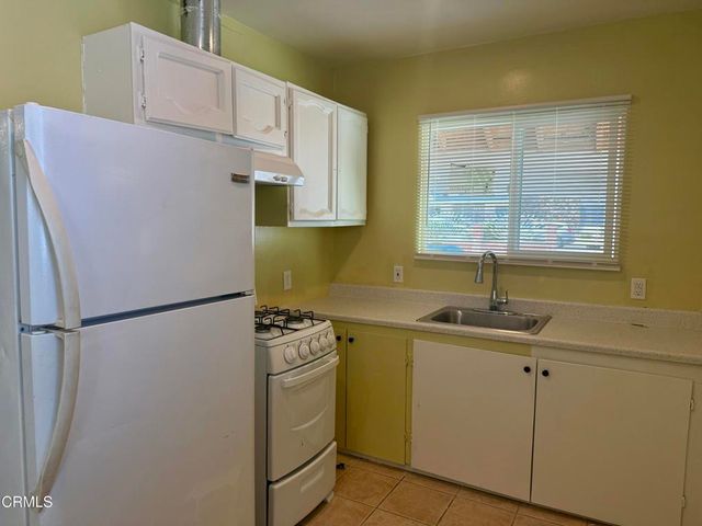 15744 Saticoy Street, Los Angeles, CA 91406