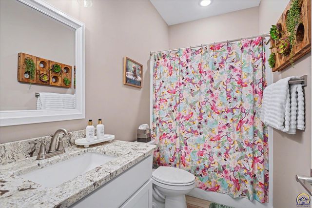 415 North Daylily Dr, Lawrence, KS 66049