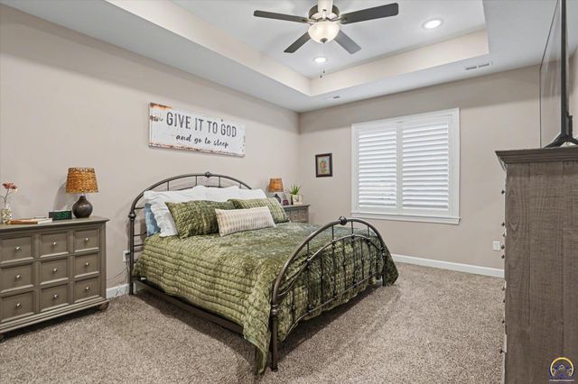 415 North Daylily Dr, Lawrence, KS 66049