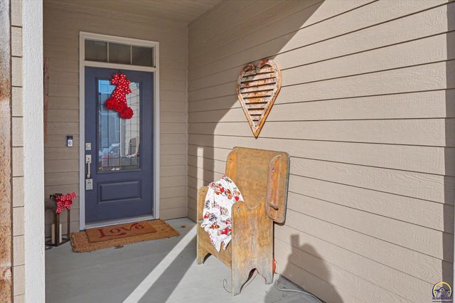 415 North Daylily Dr, Lawrence, KS 66049