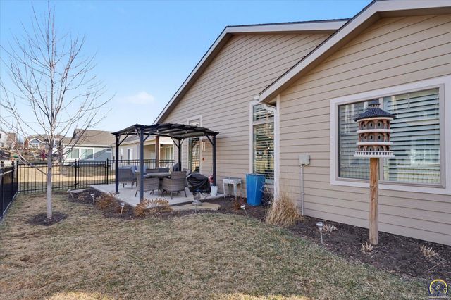 415 North Daylily Dr, Lawrence, KS 66049
