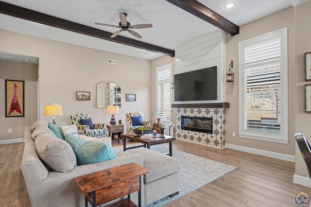 415 North Daylily Dr, Lawrence, KS 66049