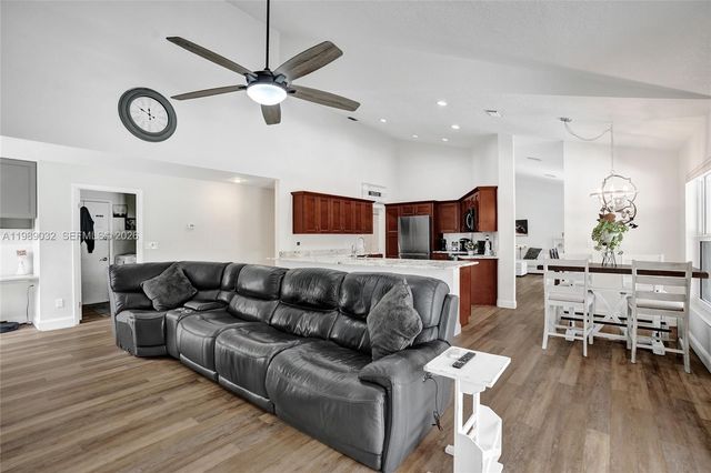 5832 SW 88th Ter, Cooper City, FL 33328