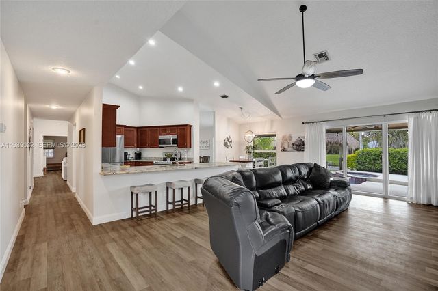 5832 SW 88th Ter, Cooper City, FL 33328