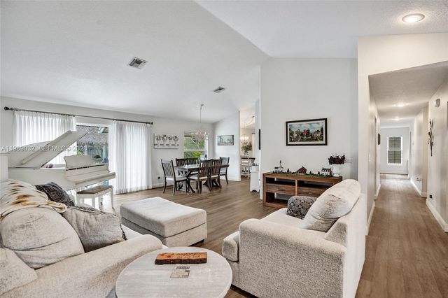 5832 SW 88th Ter, Cooper City, FL 33328