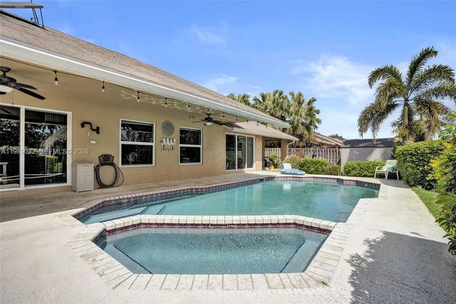 5832 SW 88th Ter, Cooper City, FL 33328