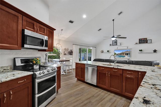 5832 SW 88th Ter, Cooper City, FL 33328