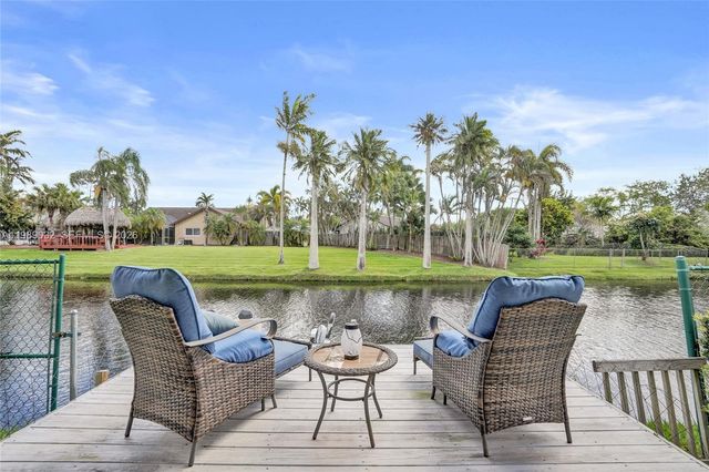 5832 SW 88th Ter, Cooper City, FL 33328