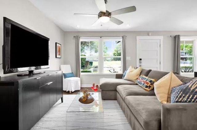 1809 W 10th ST, Austin, TX 78703