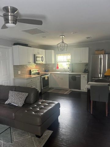 1809 W 10th ST, Austin, TX 78703