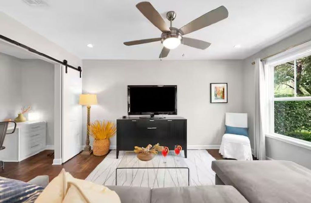 1809 W 10th ST, Austin, TX 78703