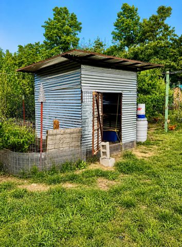 2071 Deer Creek Rd, Linden, TN 37096