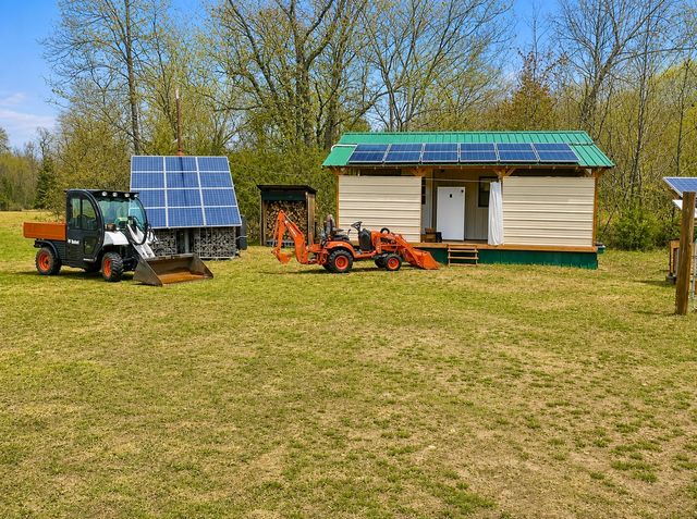 2071 Deer Creek Rd, Linden, TN 37096