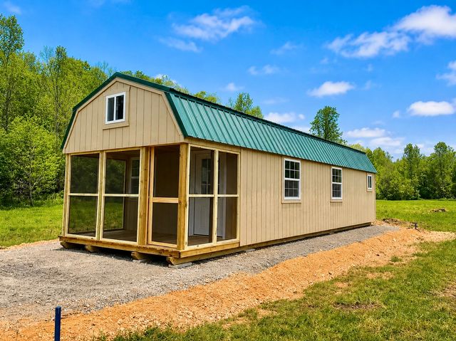 2071 Deer Creek Rd, Linden, TN 37096