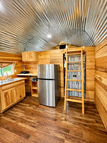 2071 Deer Creek Rd, Linden, TN 37096