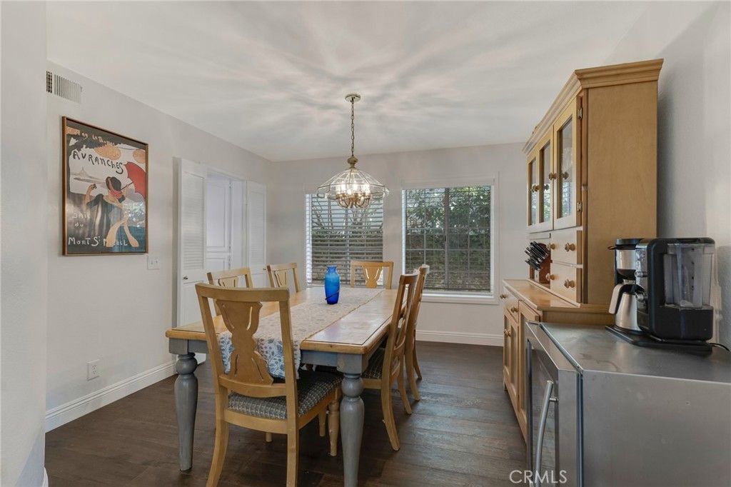 Image 12 of property listing at 5009 Blackpool Avenue, Oak Park, CA 91377