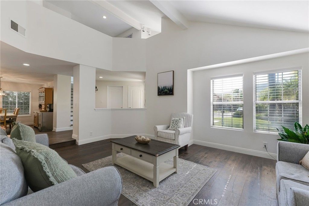 Image 13 of property listing at 5009 Blackpool Avenue, Oak Park, CA 91377