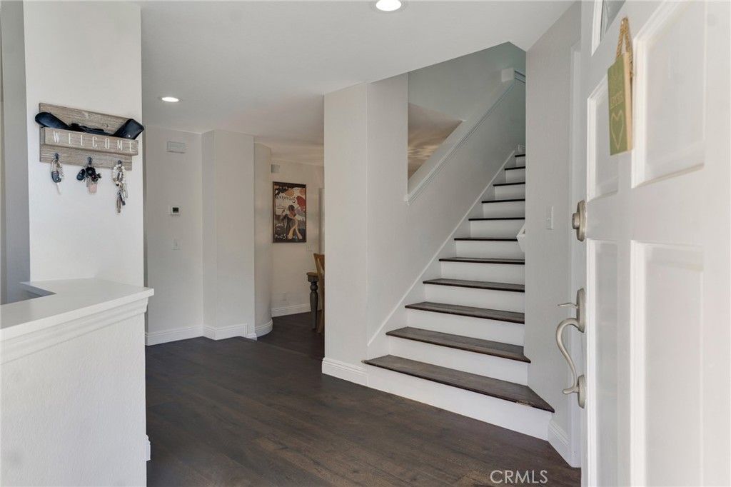 Image 14 of property listing at 5009 Blackpool Avenue, Oak Park, CA 91377