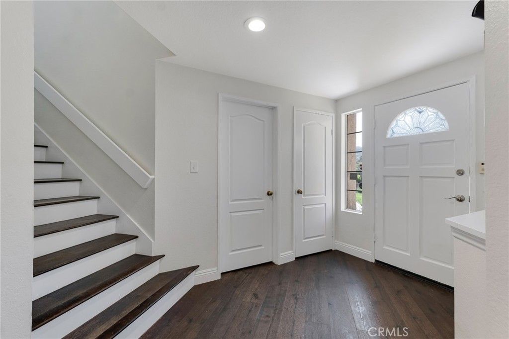 Image 15 of property listing at 5009 Blackpool Avenue, Oak Park, CA 91377