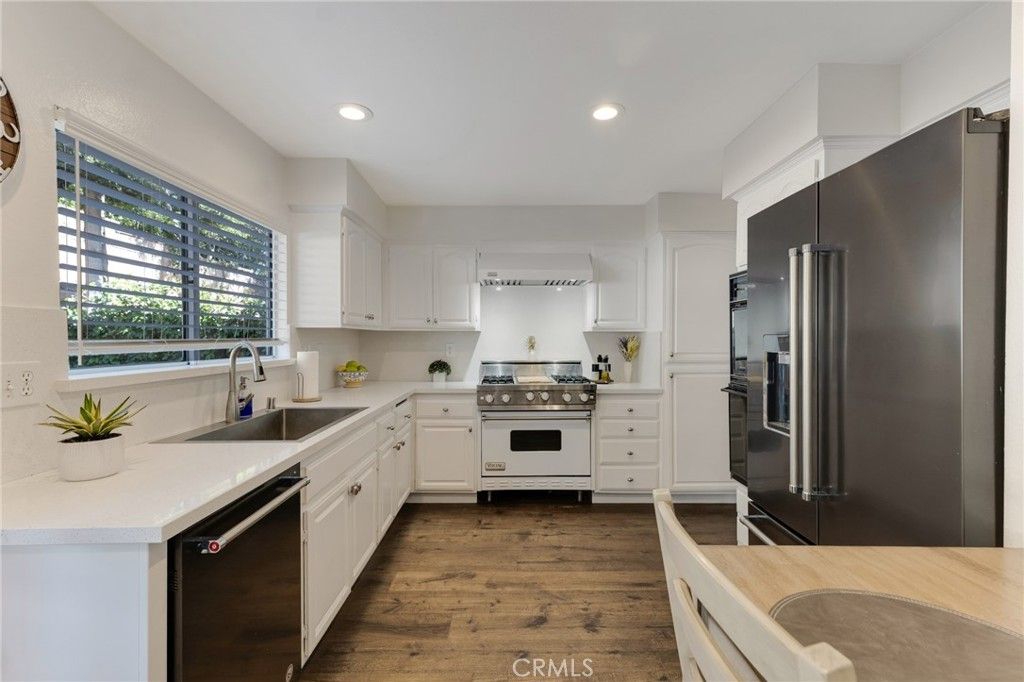 Image 18 of property listing at 5009 Blackpool Avenue, Oak Park, CA 91377