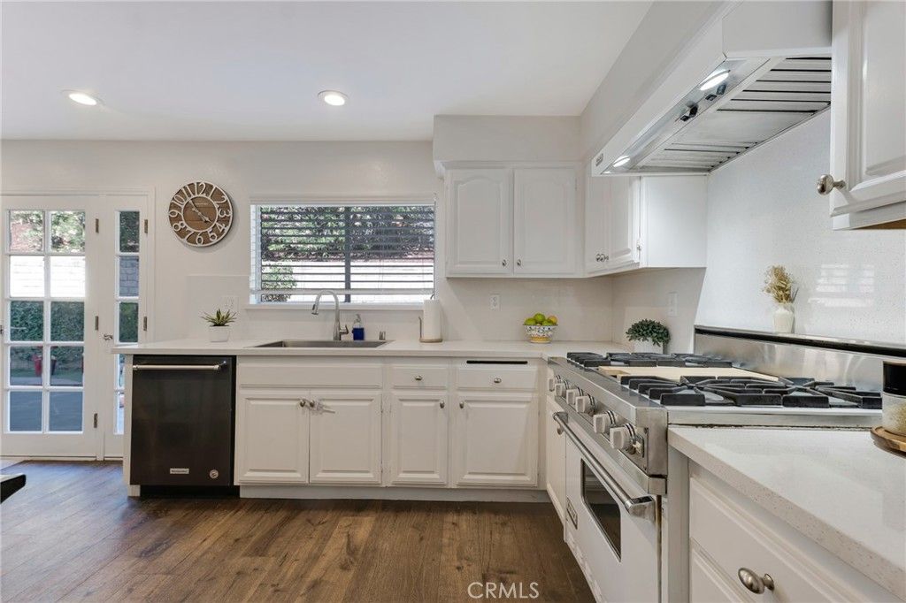 Image 19 of property listing at 5009 Blackpool Avenue, Oak Park, CA 91377