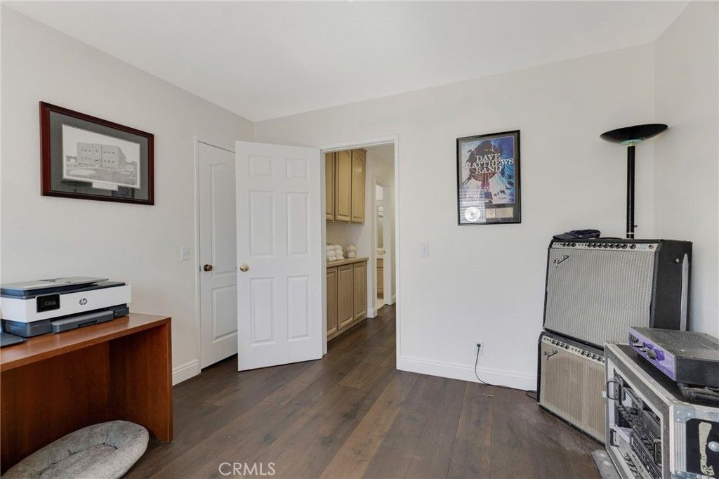 Image 28 of property listing at 5009 Blackpool Avenue, Oak Park, CA 91377