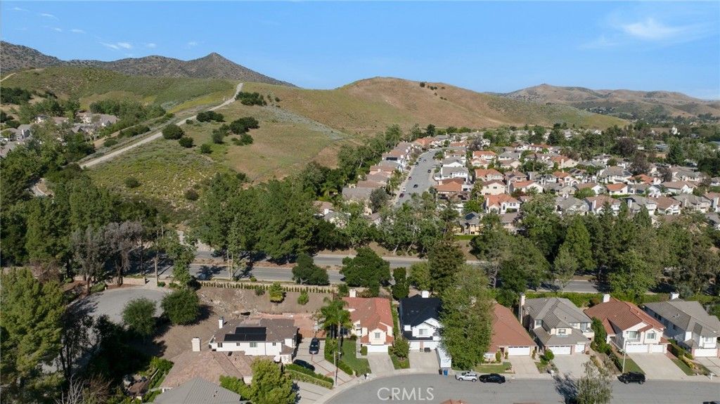 Image 3 of property listing at 5009 Blackpool Avenue, Oak Park, CA 91377