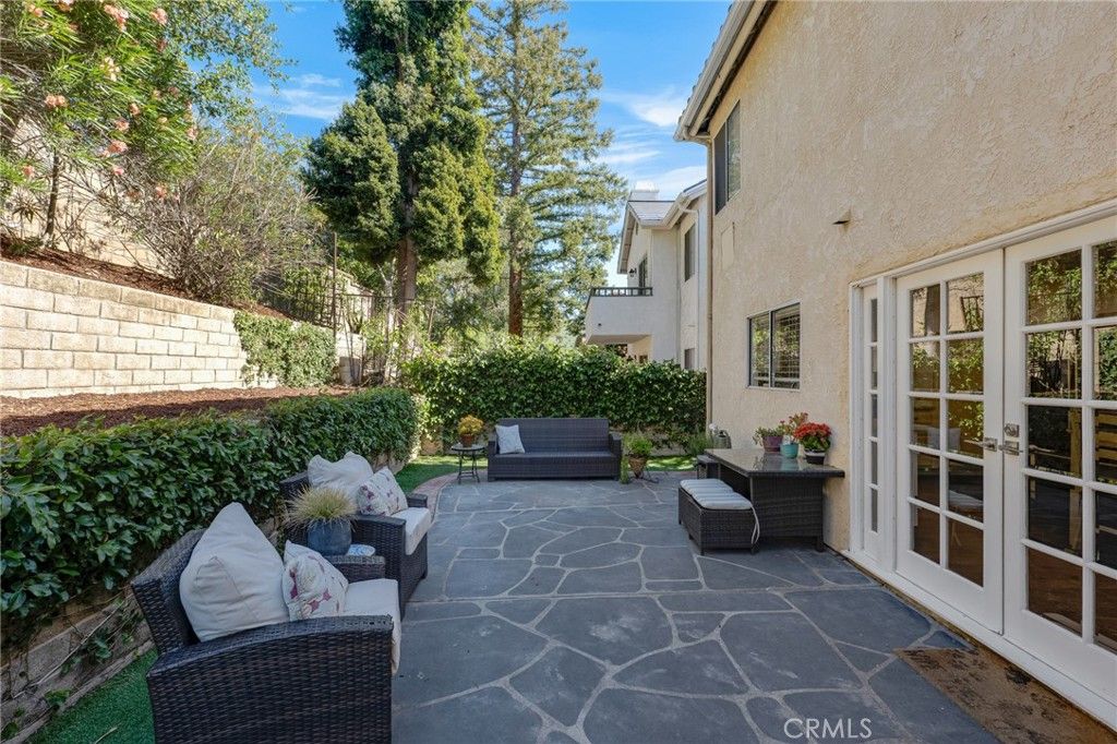 Image 42 of property listing at 5009 Blackpool Avenue, Oak Park, CA 91377