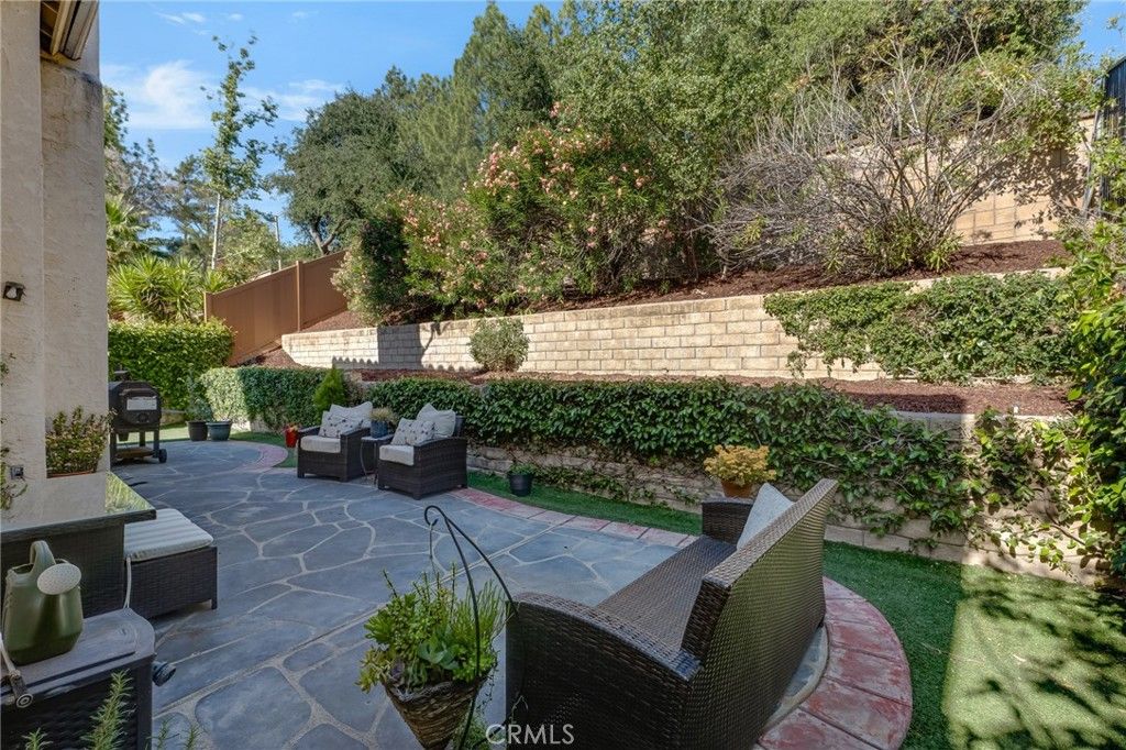 Image 43 of property listing at 5009 Blackpool Avenue, Oak Park, CA 91377